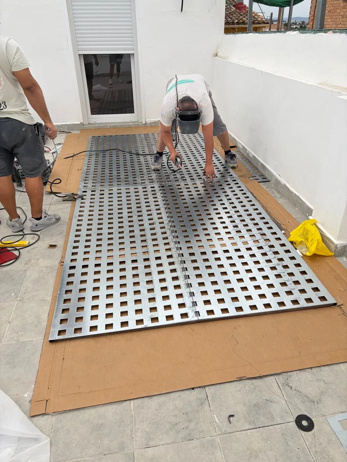 Preparación del cerramiento metálico a medida